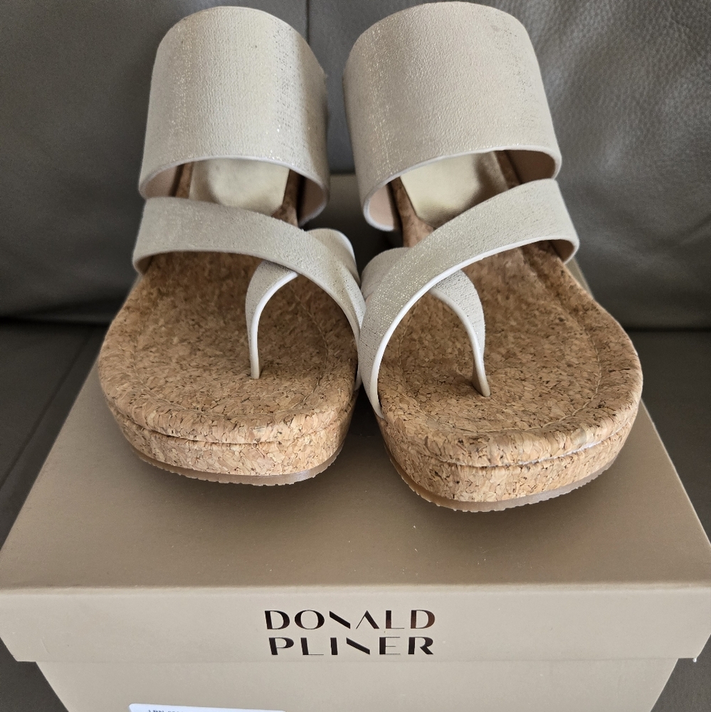 DONALD PLINER WEDGE SANDALS